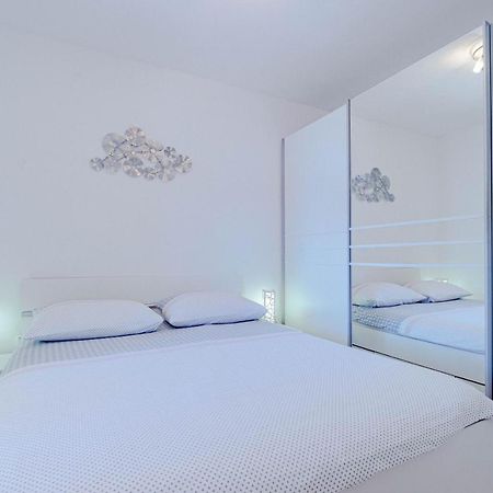 Apartments By The Sea Cove Zaglav, Korcula - 12208 Prizba Exterior photo
